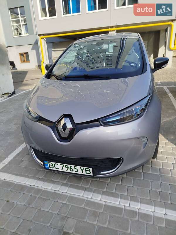 Хэтчбек Renault Zoe 2015 в 