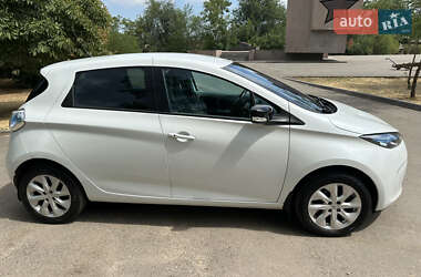 Хетчбек Renault Zoe 2016 в 