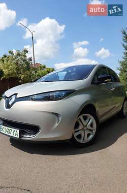 Хэтчбек Renault Zoe 2015 в 
