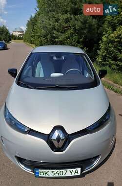 Хэтчбек Renault Zoe 2015 в 