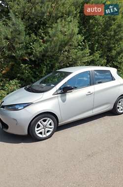 Хэтчбек Renault Zoe 2015 в 