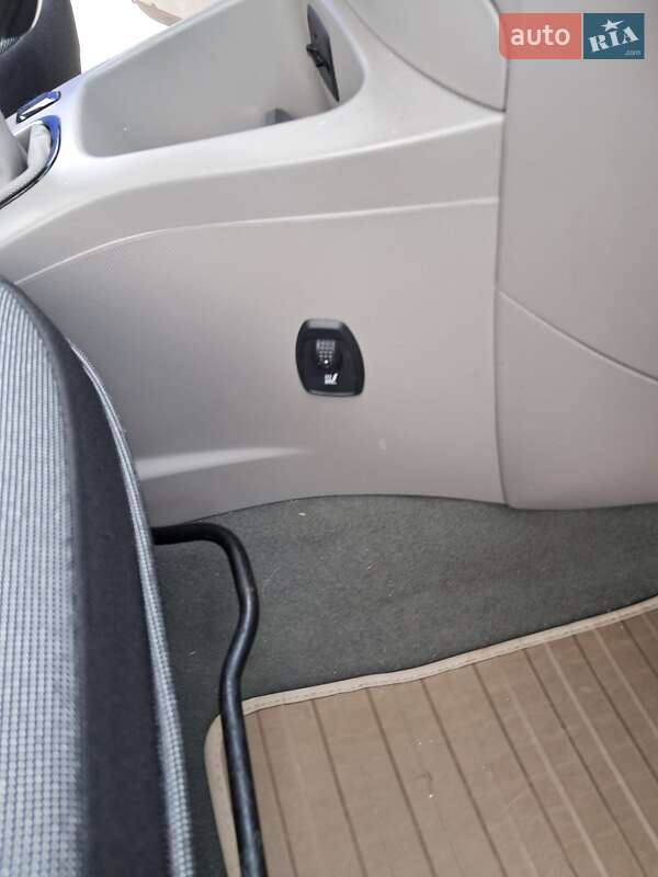 Хэтчбек Renault Zoe 2015 в Дубно