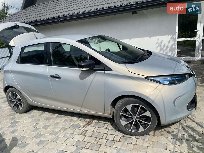 Хэтчбек Renault Zoe 2018 в 
