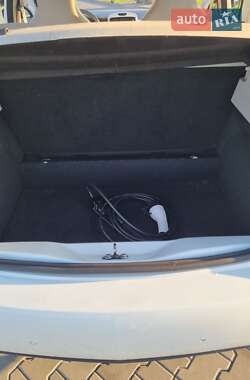 Хэтчбек Renault Zoe 2012 в 