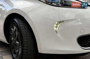 Хэтчбек Renault Zoe 2015 в 