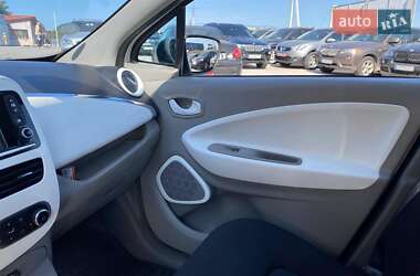 Хэтчбек Renault Zoe 2015 в 