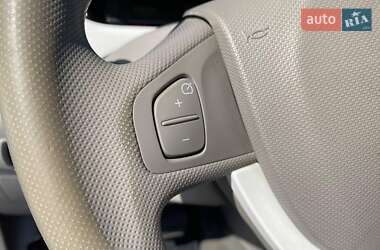Хэтчбек Renault Zoe 2015 в 