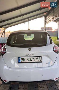 Хэтчбек Renault Zoe 2021 в 