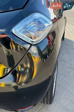 Хэтчбек Renault Zoe 2016 в 