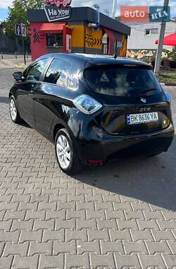 Хэтчбек Renault Zoe 2016 в 