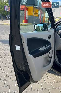 Хэтчбек Renault Zoe 2016 в 