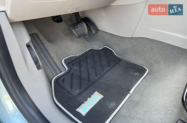 Хэтчбек Renault Zoe 2013 в 