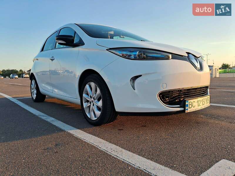 Хэтчбек Renault Zoe 2016 в 
