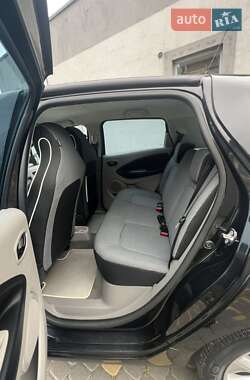 Хэтчбек Renault Zoe 2013 в 