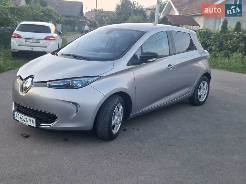 Хэтчбек Renault Zoe 2015 в 