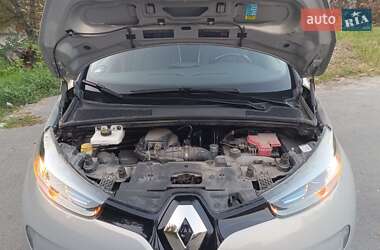 Хэтчбек Renault Zoe 2016 в 