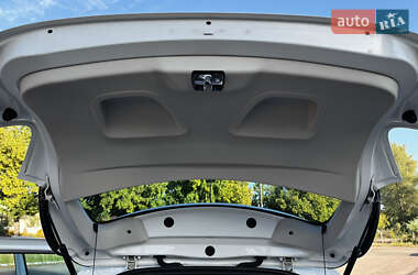Хэтчбек Renault Zoe 2014 в 