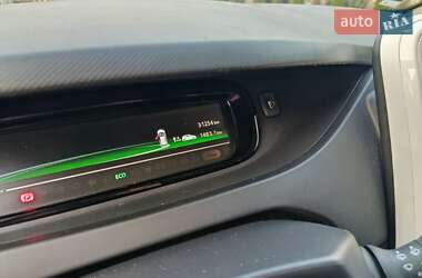 Хэтчбек Renault Zoe 2018 в 