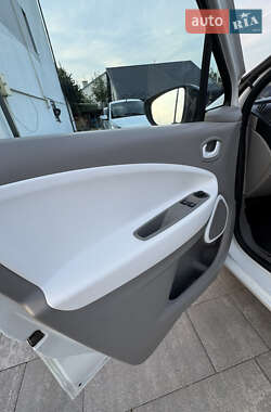 Хэтчбек Renault Zoe 2015 в 