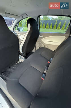 Хэтчбек Renault Zoe 2015 в 