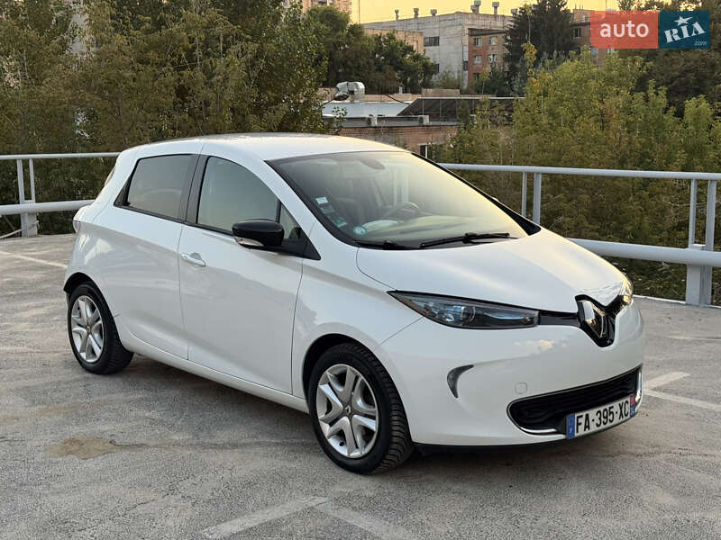 Хэтчбек Renault Zoe 2018 в 