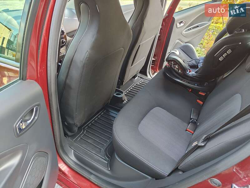 Хэтчбек Renault Zoe 2017 в Львове