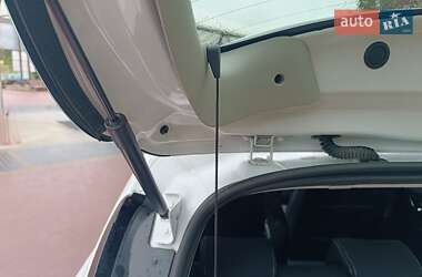 Хэтчбек Renault Zoe 2017 в 