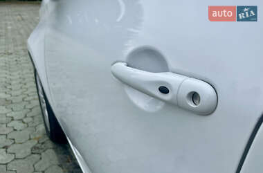 Хэтчбек Renault Zoe 2017 в 