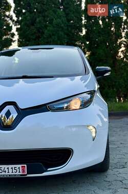 Хэтчбек Renault Zoe 2017 в 