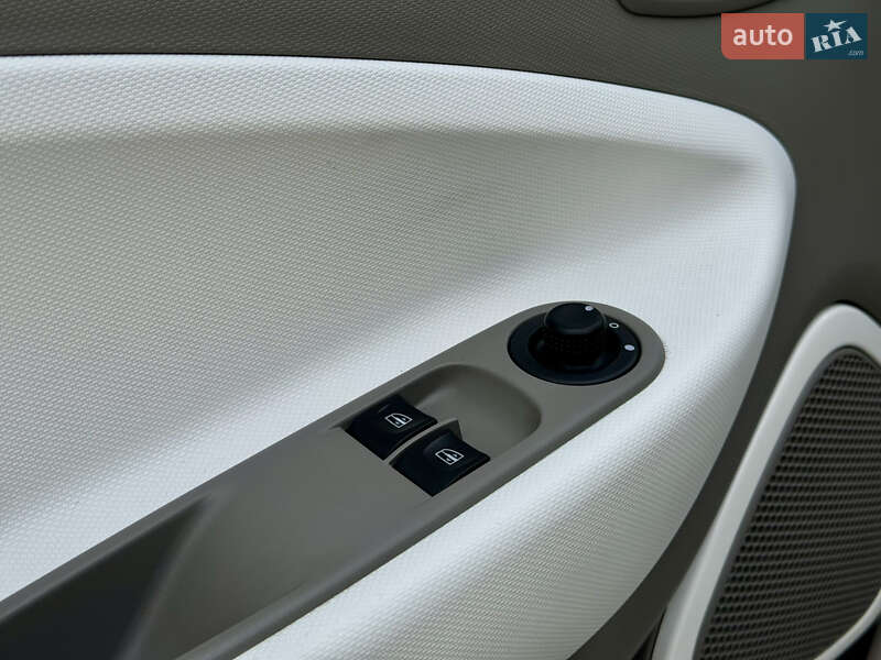 Хэтчбек Renault Zoe 2014 в Виннице