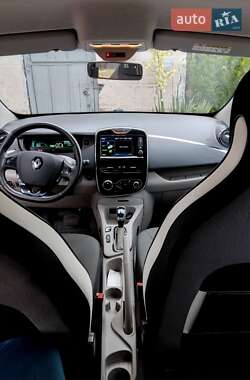 Хэтчбек Renault Zoe 2016 в 
