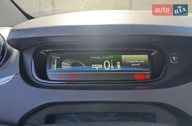 Хэтчбек Renault Zoe 2019 в 
