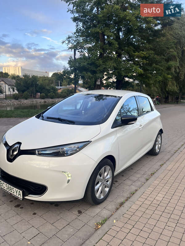 Хэтчбек Renault Zoe 2015 в 