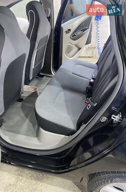 Хэтчбек Renault Zoe 2013 в 
