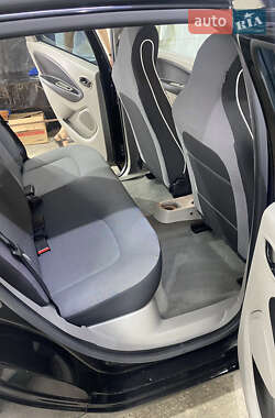 Хэтчбек Renault Zoe 2013 в 