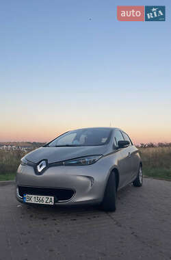 Хэтчбек Renault Zoe 2015 в 