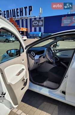 Хэтчбек Renault Zoe 2016 в 