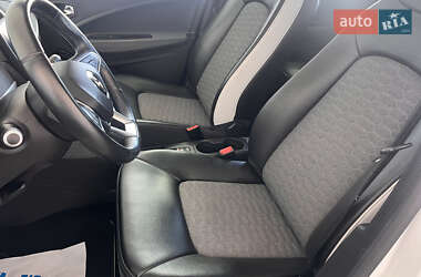 Хэтчбек Renault Zoe 2020 в 