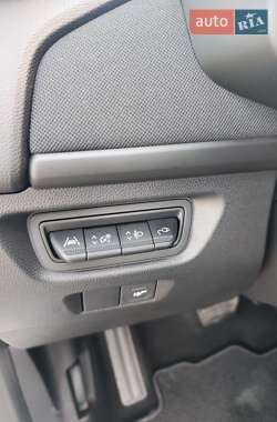 Хэтчбек Renault Zoe 2020 в 