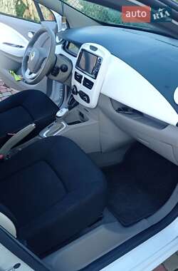 Хэтчбек Renault Zoe 2019 в 