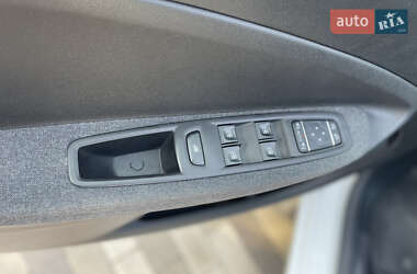Хэтчбек Renault Zoe 2020 в 