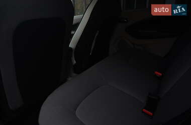 Хэтчбек Renault Zoe 2016 в 