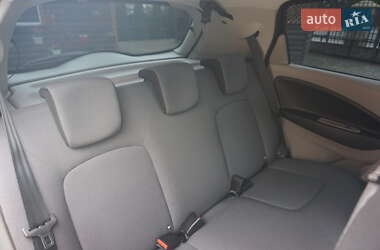 Хэтчбек Renault Zoe 2016 в 