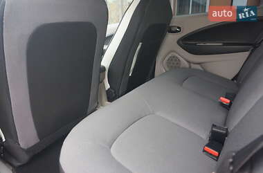 Хэтчбек Renault Zoe 2016 в 