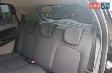 Хэтчбек Renault Zoe 2016 в 