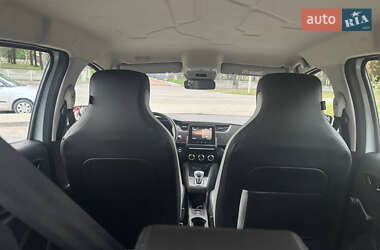 Хэтчбек Renault Zoe 2021 в 