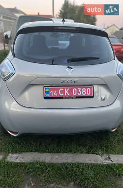 Хэтчбек Renault Zoe 2015 в 