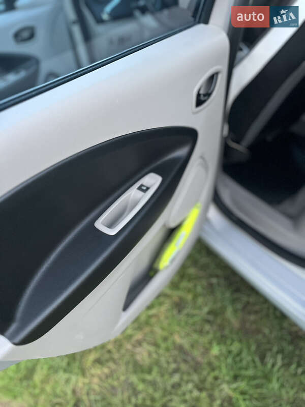 Хэтчбек Renault Zoe 2015 в Львове