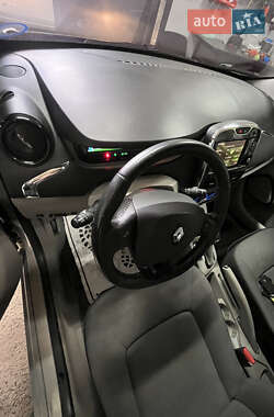 Хэтчбек Renault Zoe 2015 в 