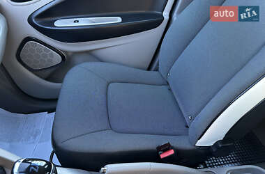 Хэтчбек Renault Zoe 2015 в 